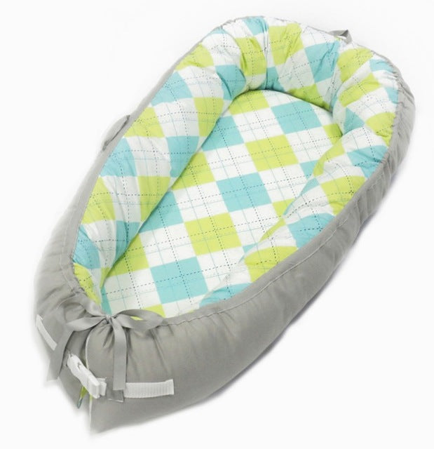Portable Baby Crib / Travel Bed