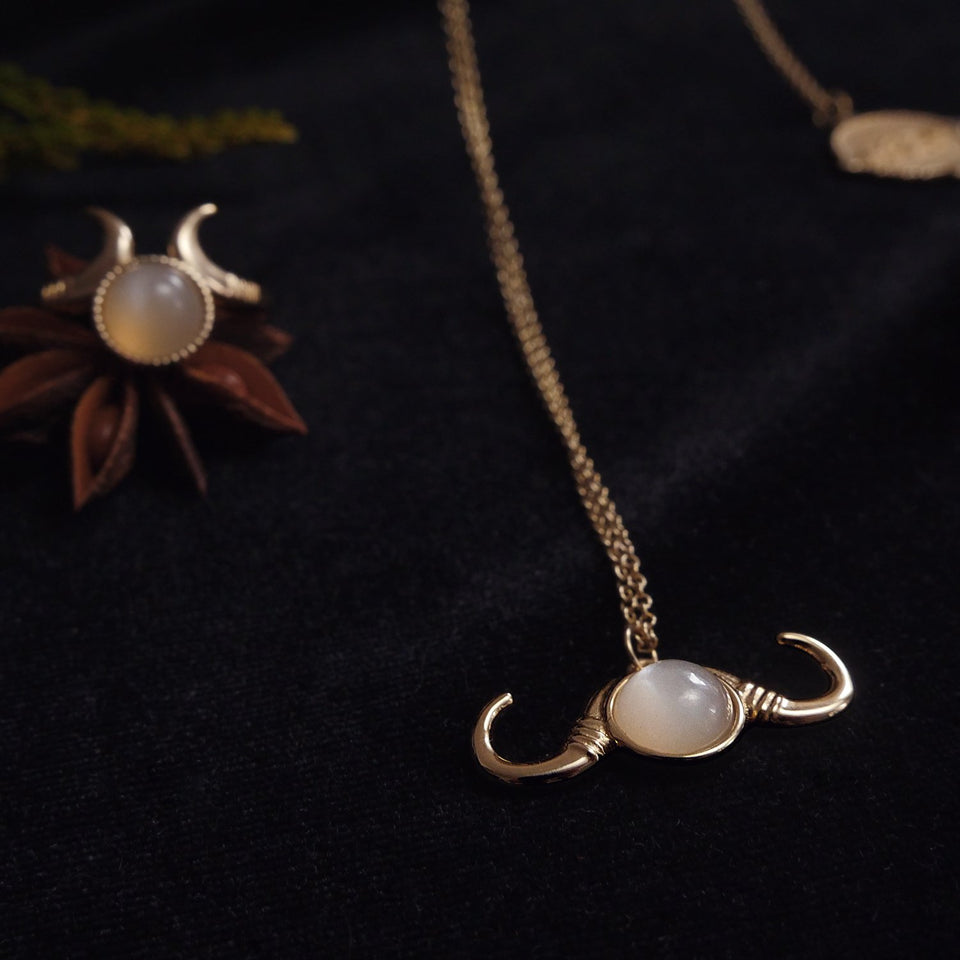 büffelhüfte mondstein hüftgold Necklace