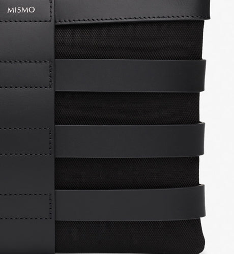 M/S Grid Pouch - Black/Black description image