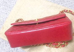 Vintage CHANEL classic mini flap 2.55 shoulder bag in lipstick red lambskin with golden CC and chain strap. Popular purse back in the era.