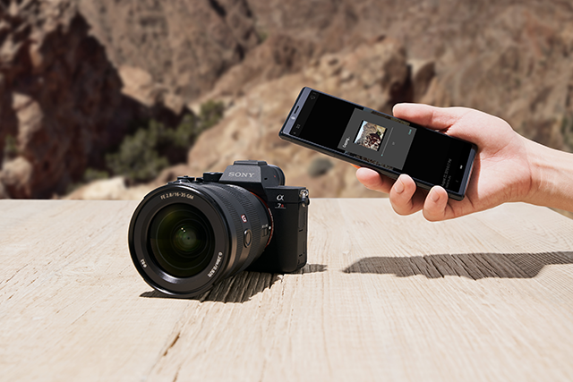 The Sony A7RIV wirelessly connected to a smartphone 