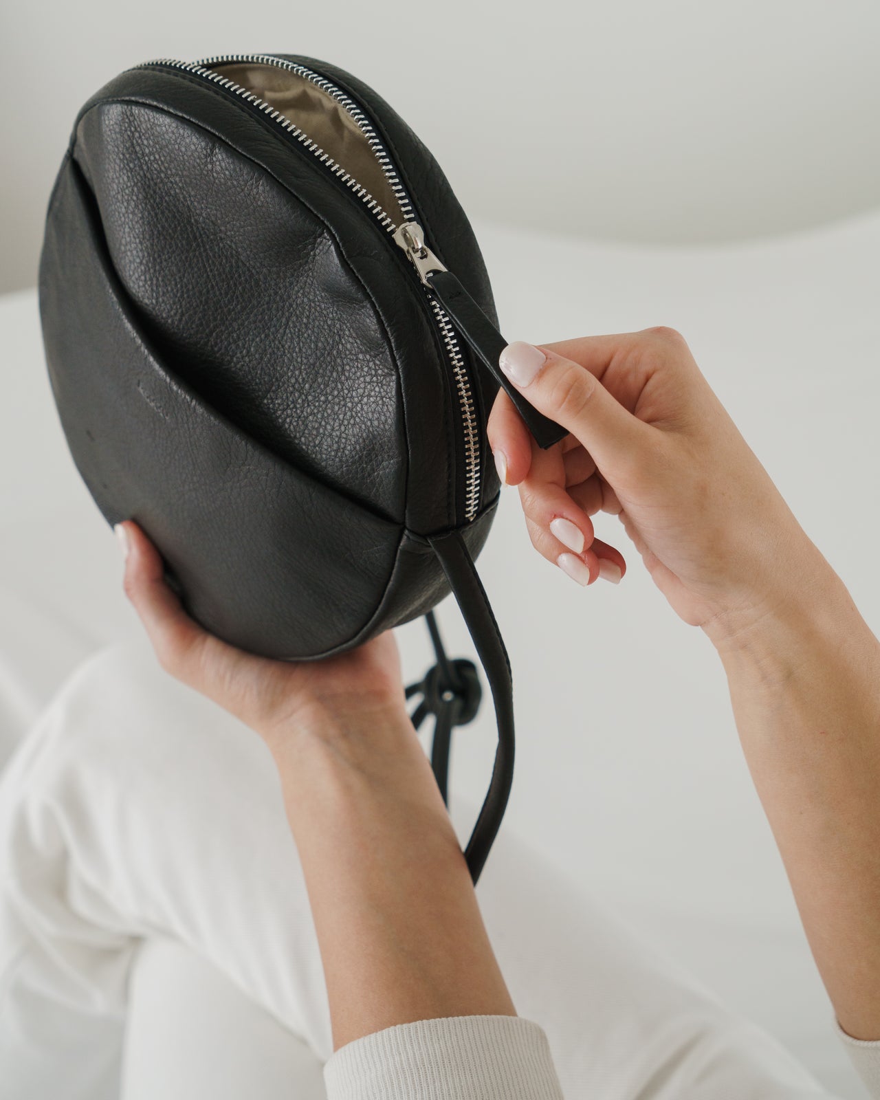 Circle Purse - Black