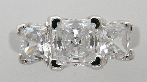 FEMININE THREE STONE PRINCESS CUT ENGAGEMENT RING SETTING