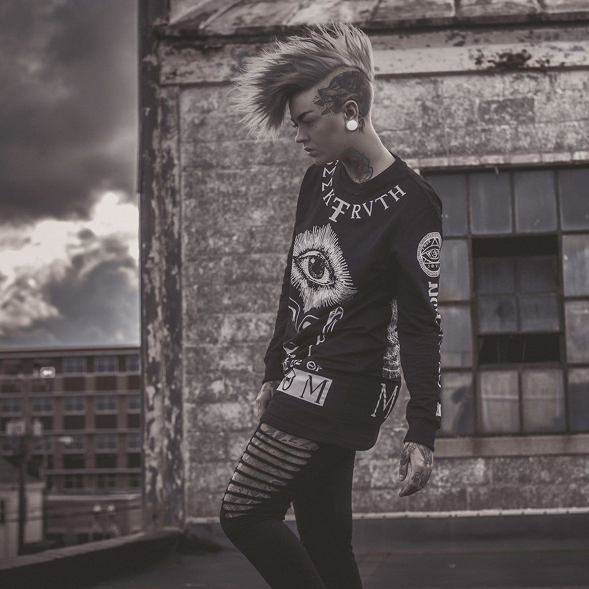 YIN SEEК TRUTH // Crewneck Extended Long Sleeve