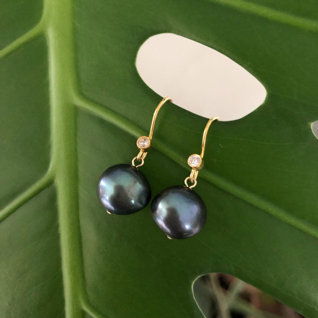 MARIE DARK GREY BAROQUE PEARL GOLDEN EARRING