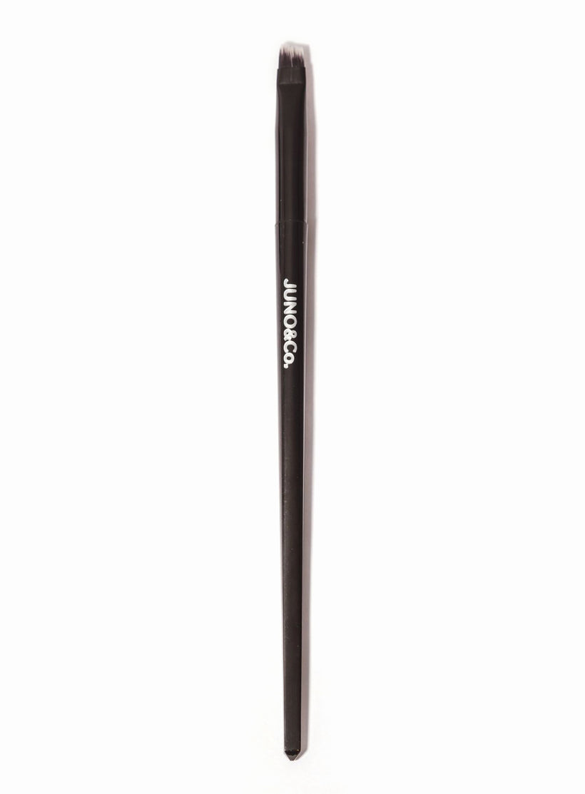 Winging It Angled Eyeliner Brush ES09