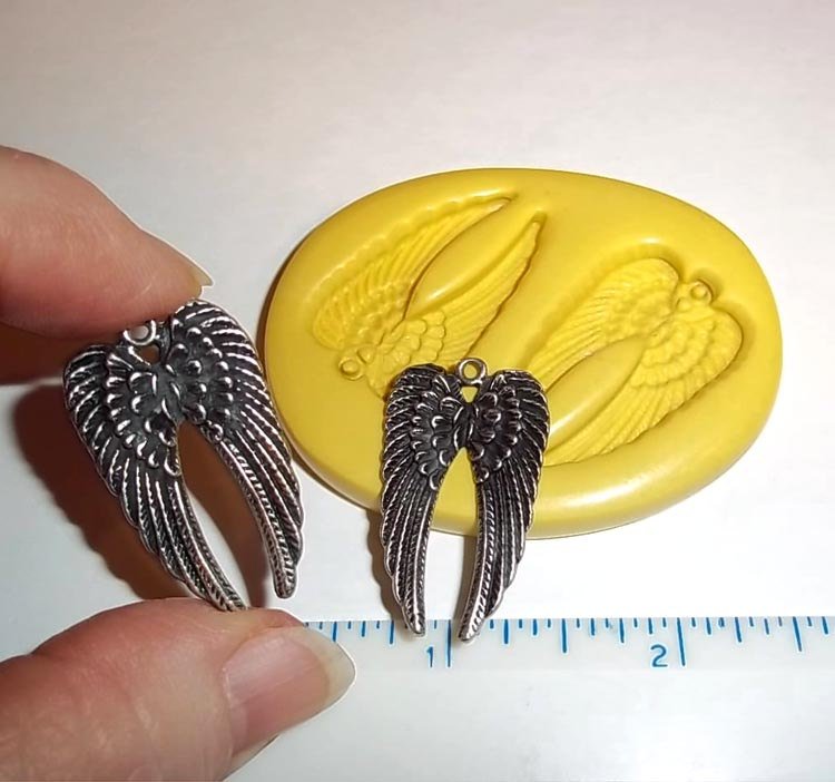 M562 - Wing Pendants