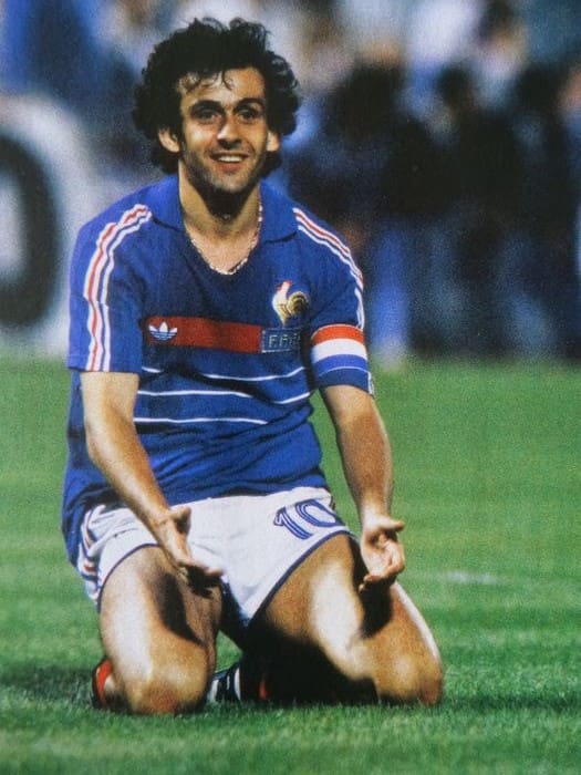 Découvrez les maillots des joueurs de football portant le numéro 10 les plus célèbre