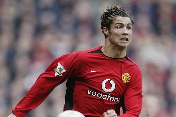 Fan de Manchester United Lhistoire du maillot de Cristiano Ronaldo vous passionnera !