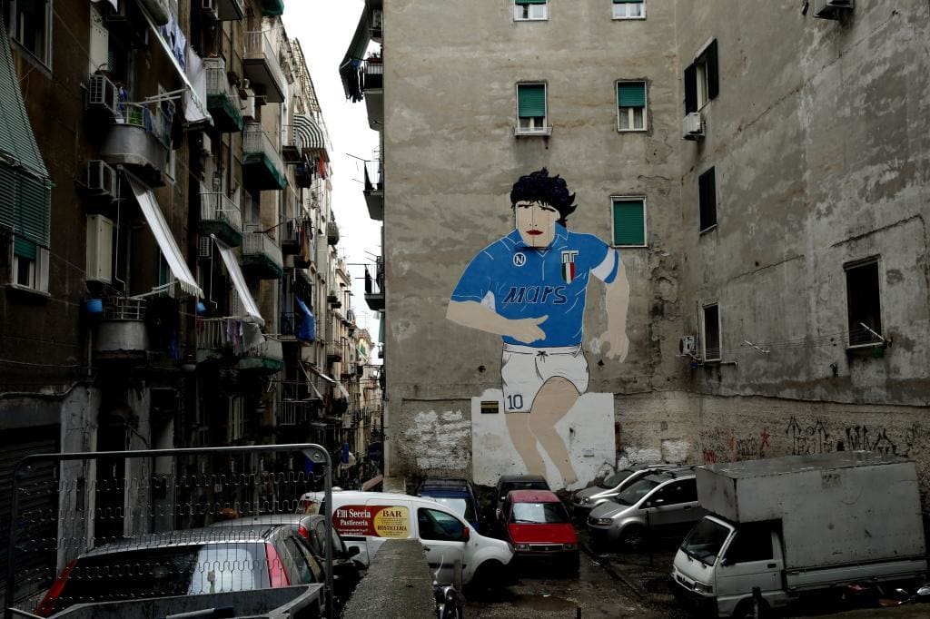Qual è la storia dietro la maglia del Napoli di Maradona