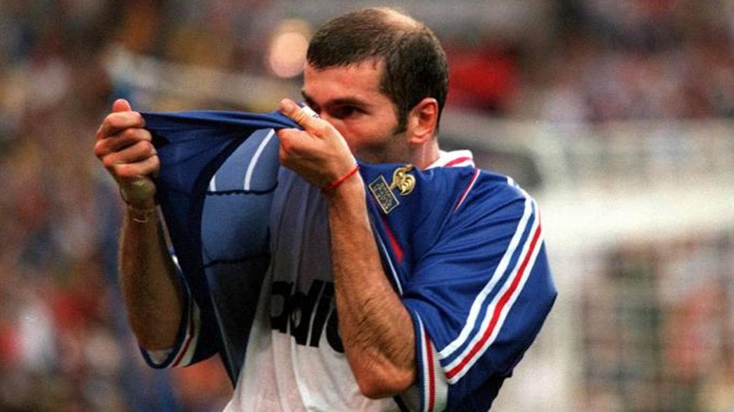 Quelle nostalgie ! Le maillot de Zidane pour la Coupe du Monde 98 a une histoire incroyable.