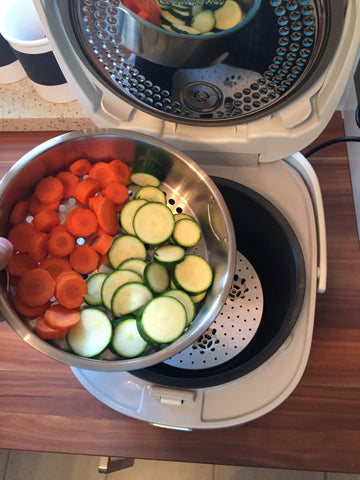 Gemüse dämpfen im Reiskocher Multikocher KIC-180 KeMar Kitchenware