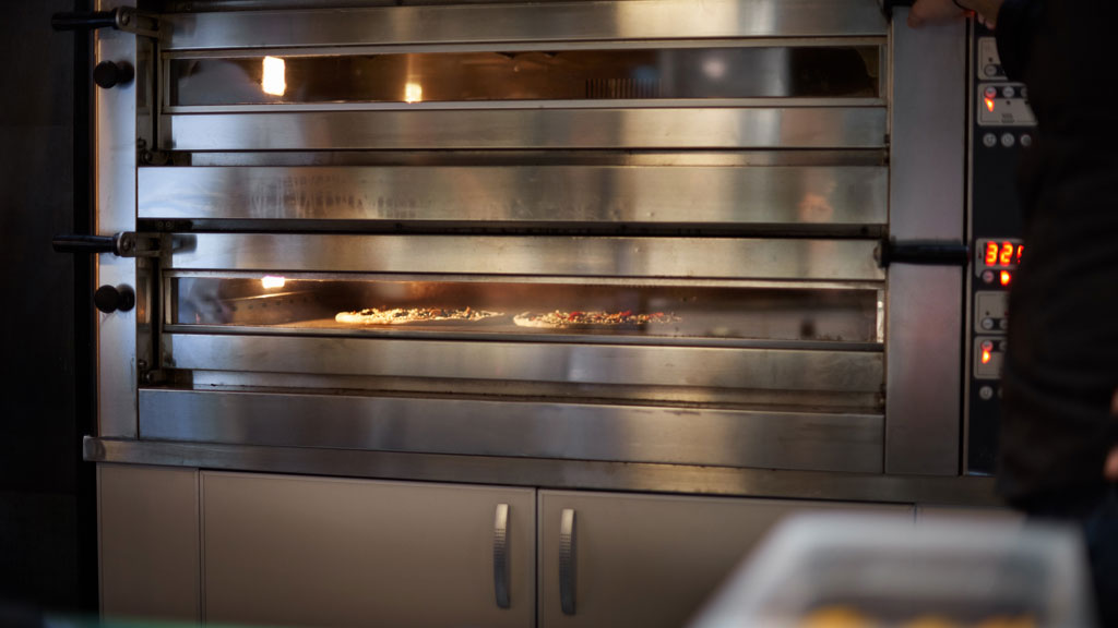 STEEL PIZZA DECK OVEN WITH PIZZA