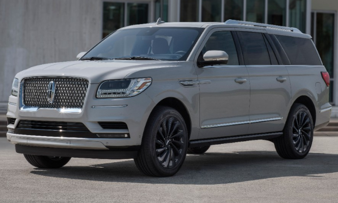 The 2020 Lincoln Navigator with Monochromatic Pearl Paint