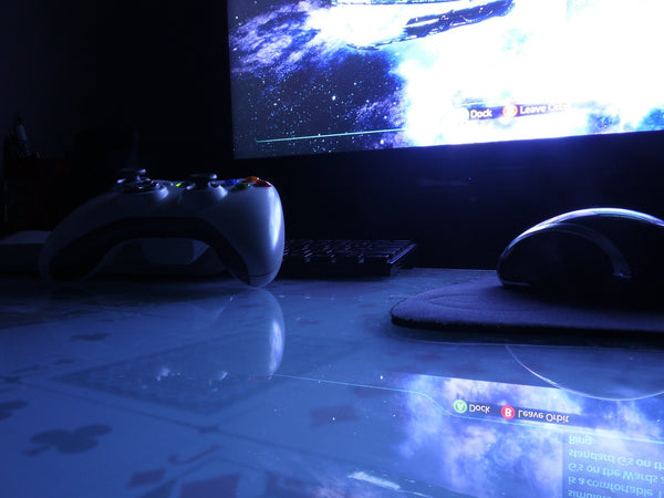 Xbox One controller and gaming mouse