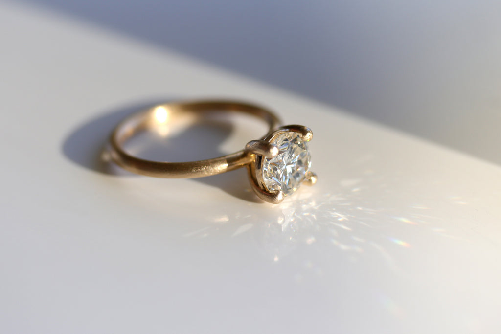 dědictví Diamond Solitaire zásnubní prsten ve žlutém zlatě 