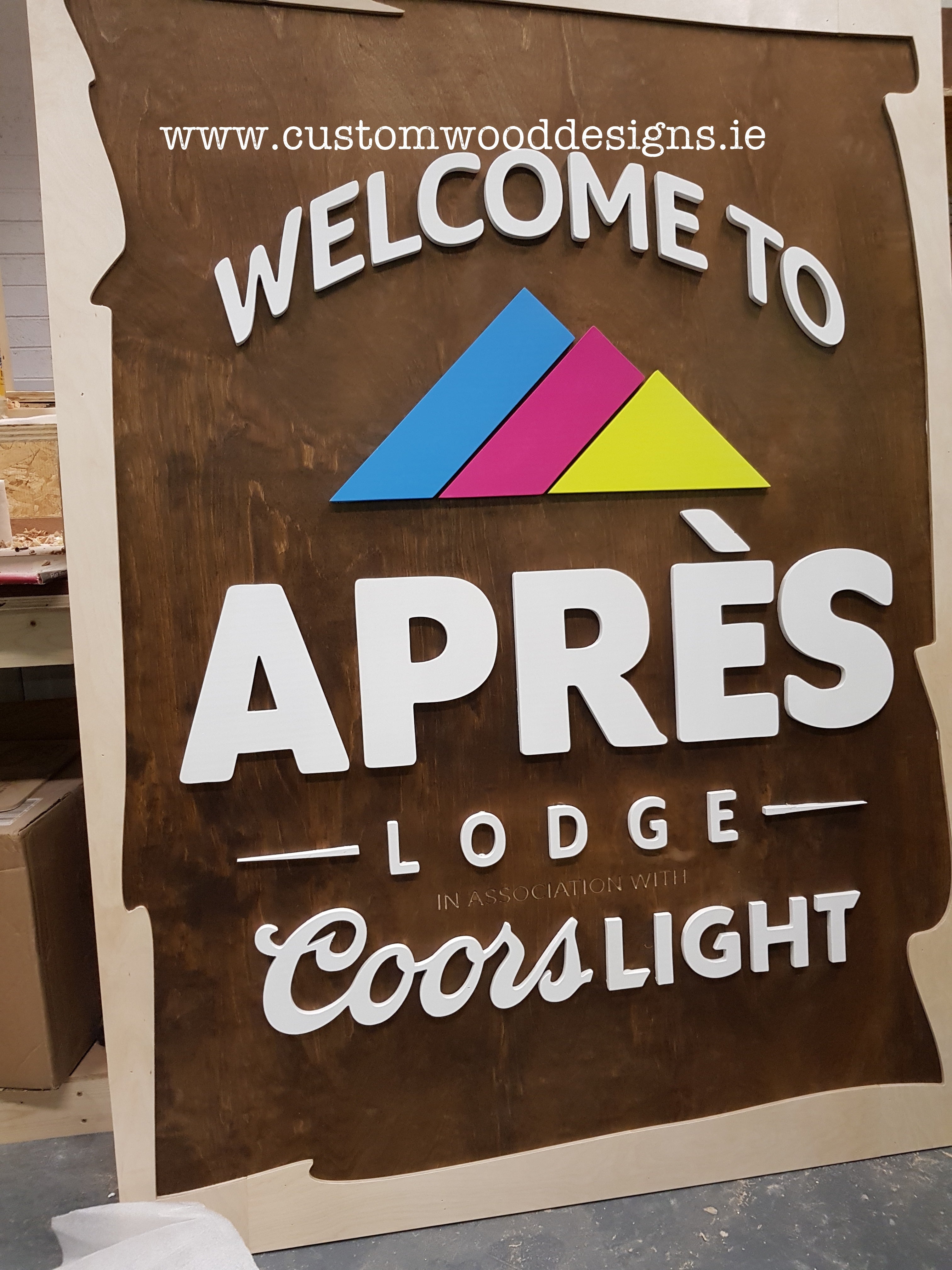 Apres Logo Cuistom Wood Designs branding company wood branding dublin ireland engraveing cnc specialists online Apres event signs timber signs wood signs ireland (1)