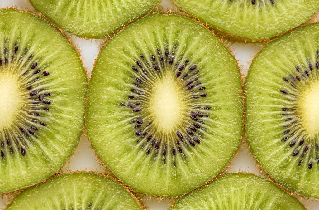 Susurro botón Excursión How to Cut a Kiwi Fruit With 3 Simple Kitchen Tools | Misen