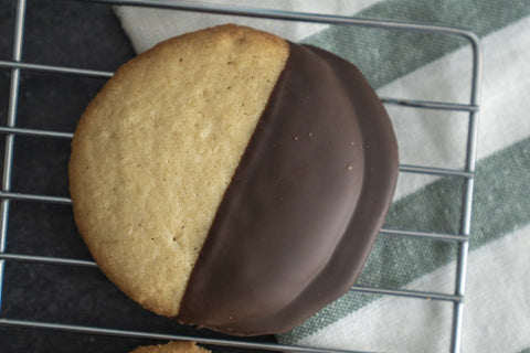 sugarless chocolate cookie
