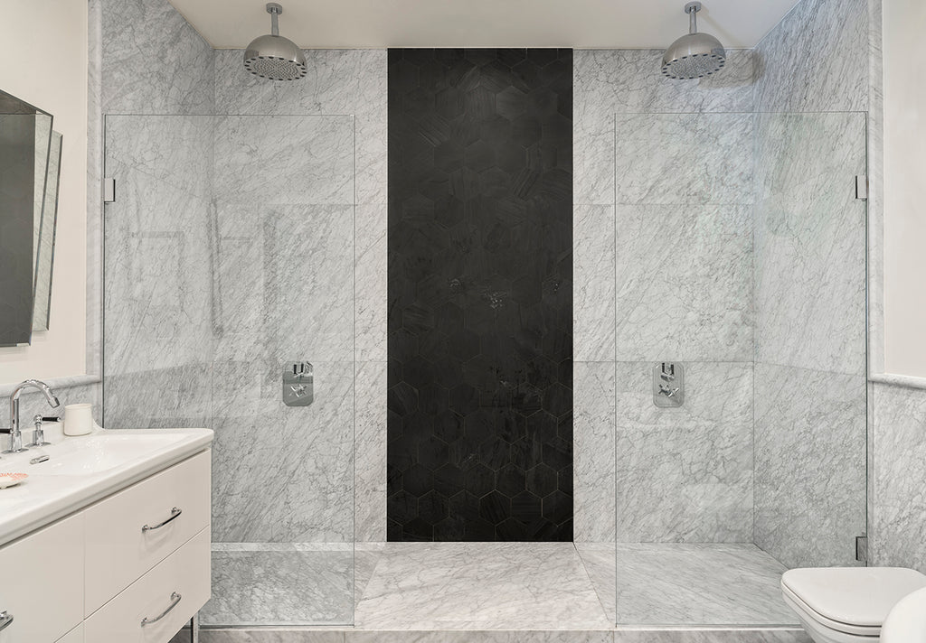 Bianco Carrara C for the bath floor and wall cladding with cardoso stone hexagonal tiles